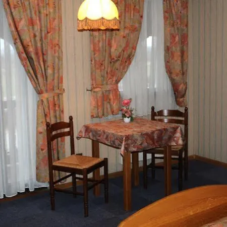 Restaurant Au Parc Des Cigognes 2* キンツアイム
