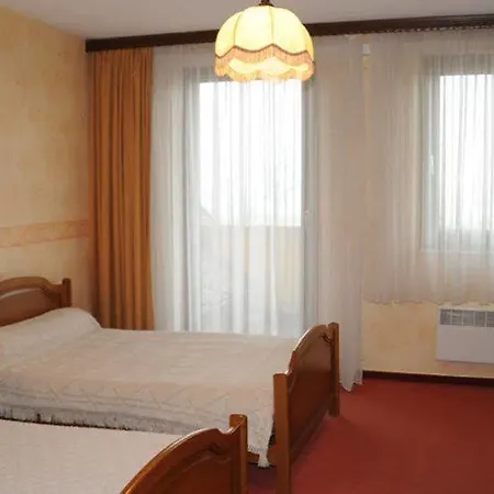 Restaurant Au Parc Des Cigognes