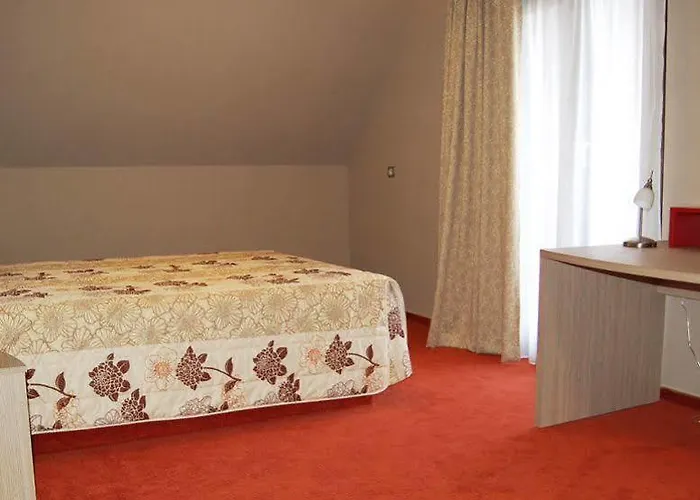 Restaurant Au Parc Des Cigognes Hotel 2*